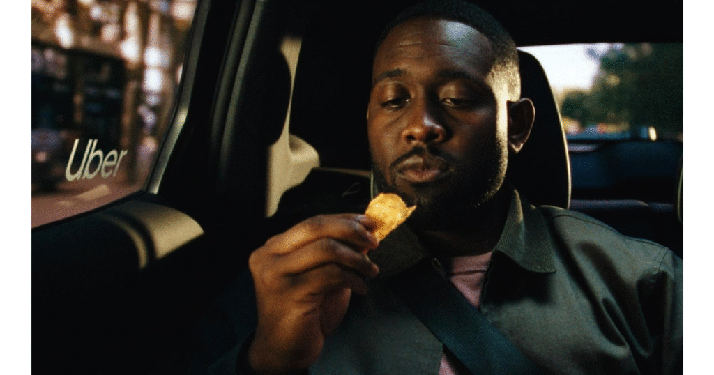 Image illustrant la campagne Uber mobilité électrique, mettant en avant le silence et l’expérience sensorielle comme innovation marketing digital.